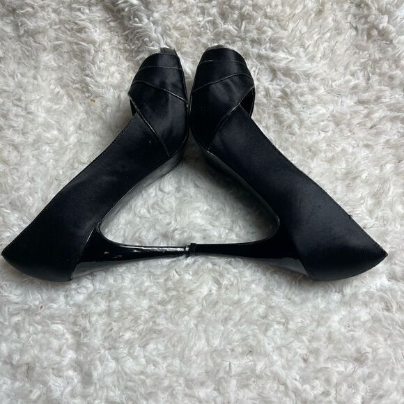 WHBM Black Satin  slip on heels pleated front peep toe faux leather trim SZ9M - Picture 4 of 7